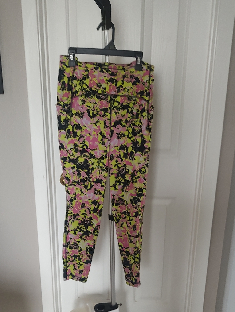 lululemon athletica Neon Green & Pink Floral Workout Leggings . Size 8